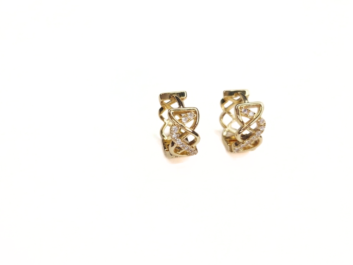 Hollow Line Twist Design Hoop Earrings